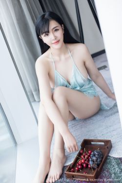 美女的衣服被剪坏